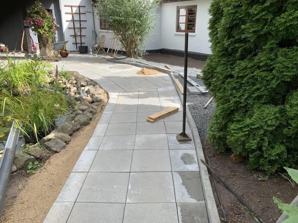 Brolægning og belægning