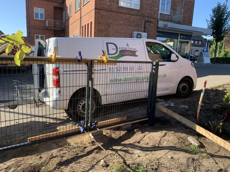 Køb og få monteret hegn og porte Hos Den Rigtige Gartner